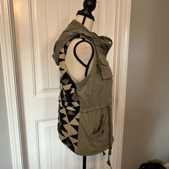 Fashionomics Olive Green Mockneck Utility Vest with Lining and Removable Hood - Picture 6 of 14